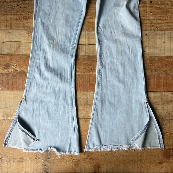 Forever 21 Split Bell Bottoms Light Wash 30 - Picture 3 of 7